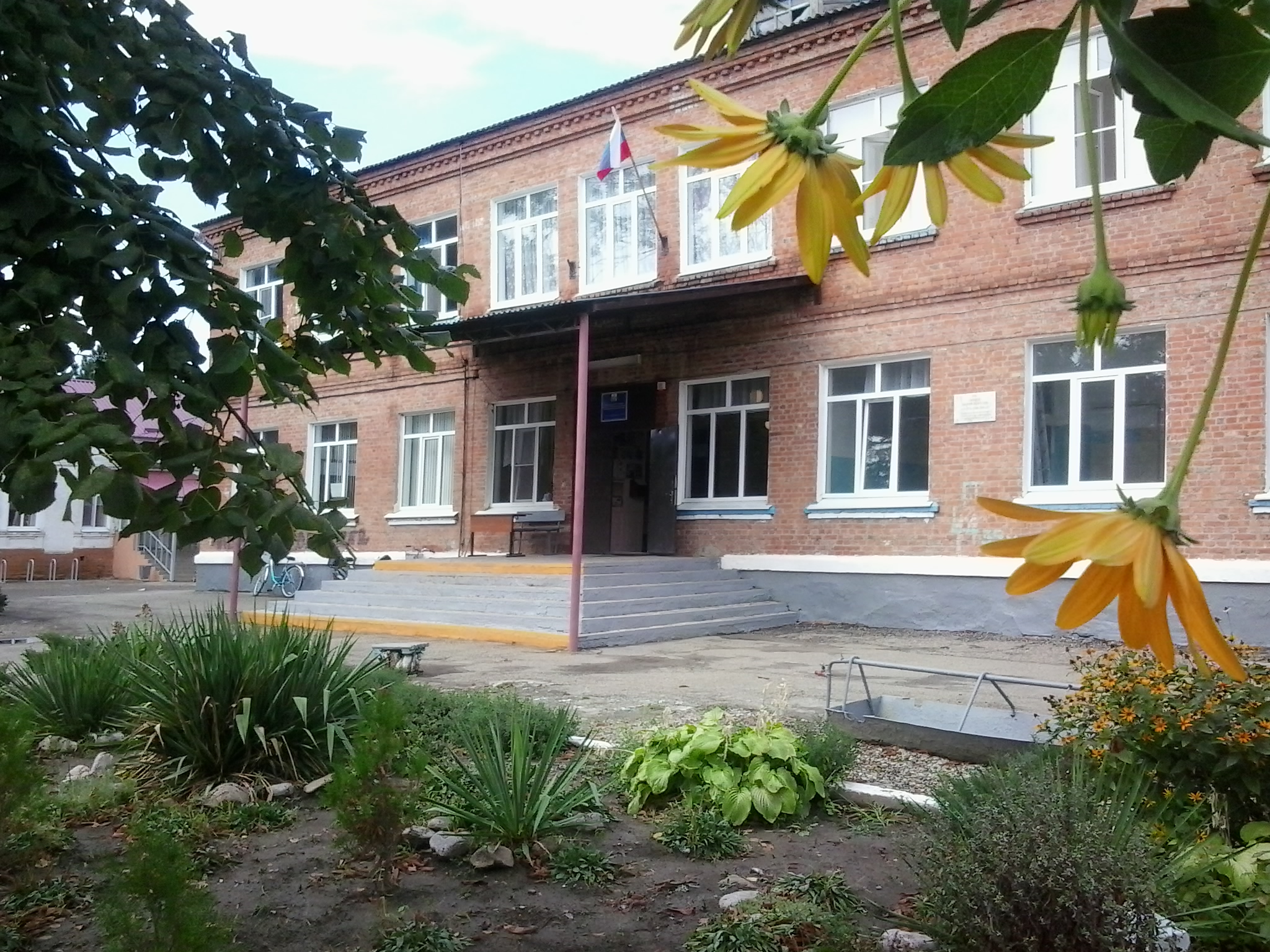 Фотография школы.